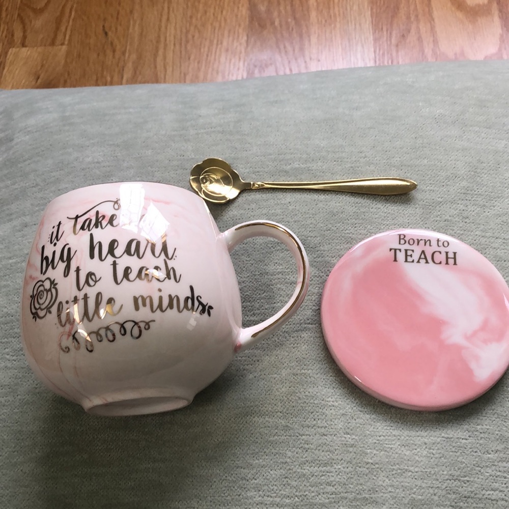 NWOT beautiful mug set